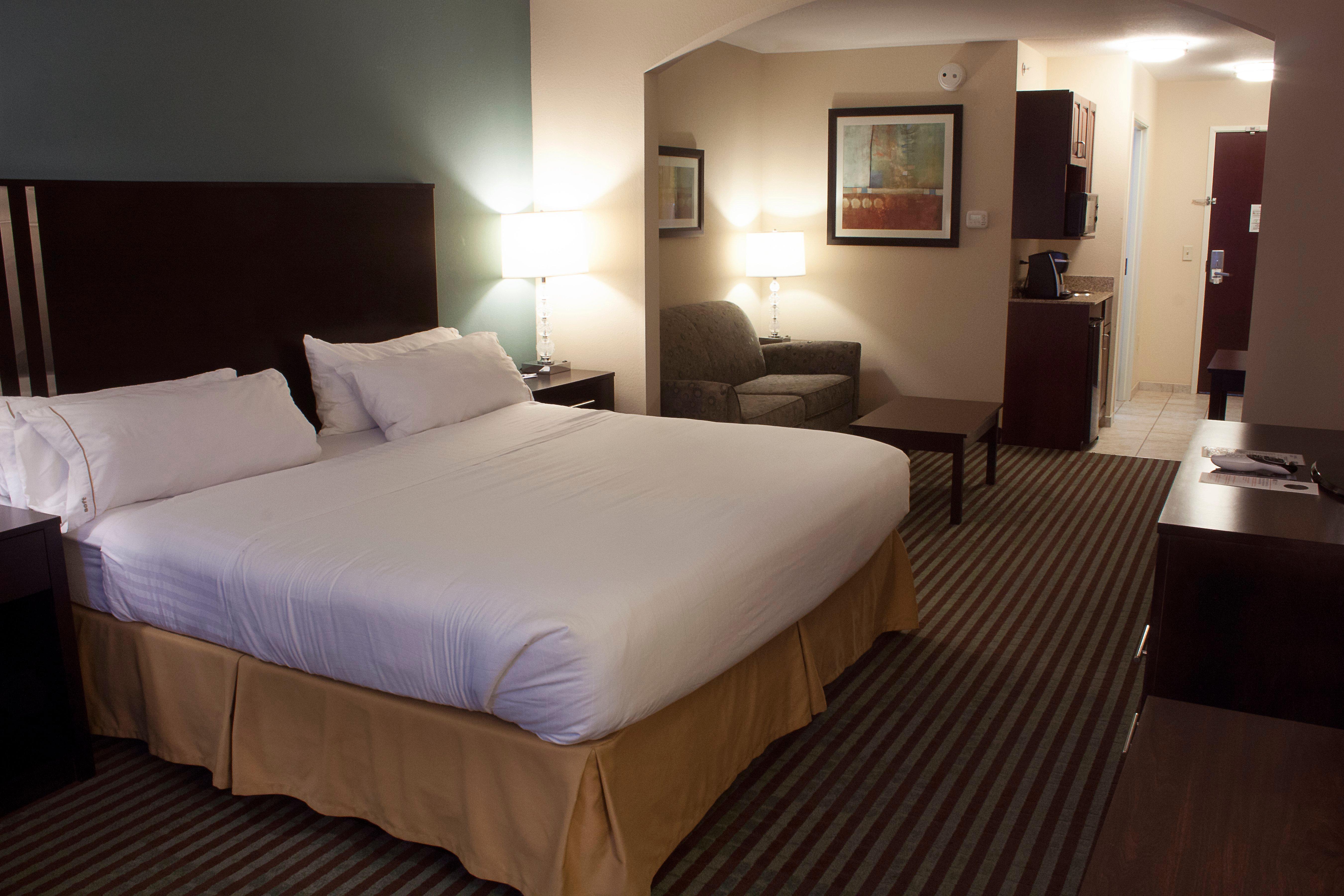 Holiday Inn Express & Suites Youngstown West I 80, An Ihg Hotel Exterior photo