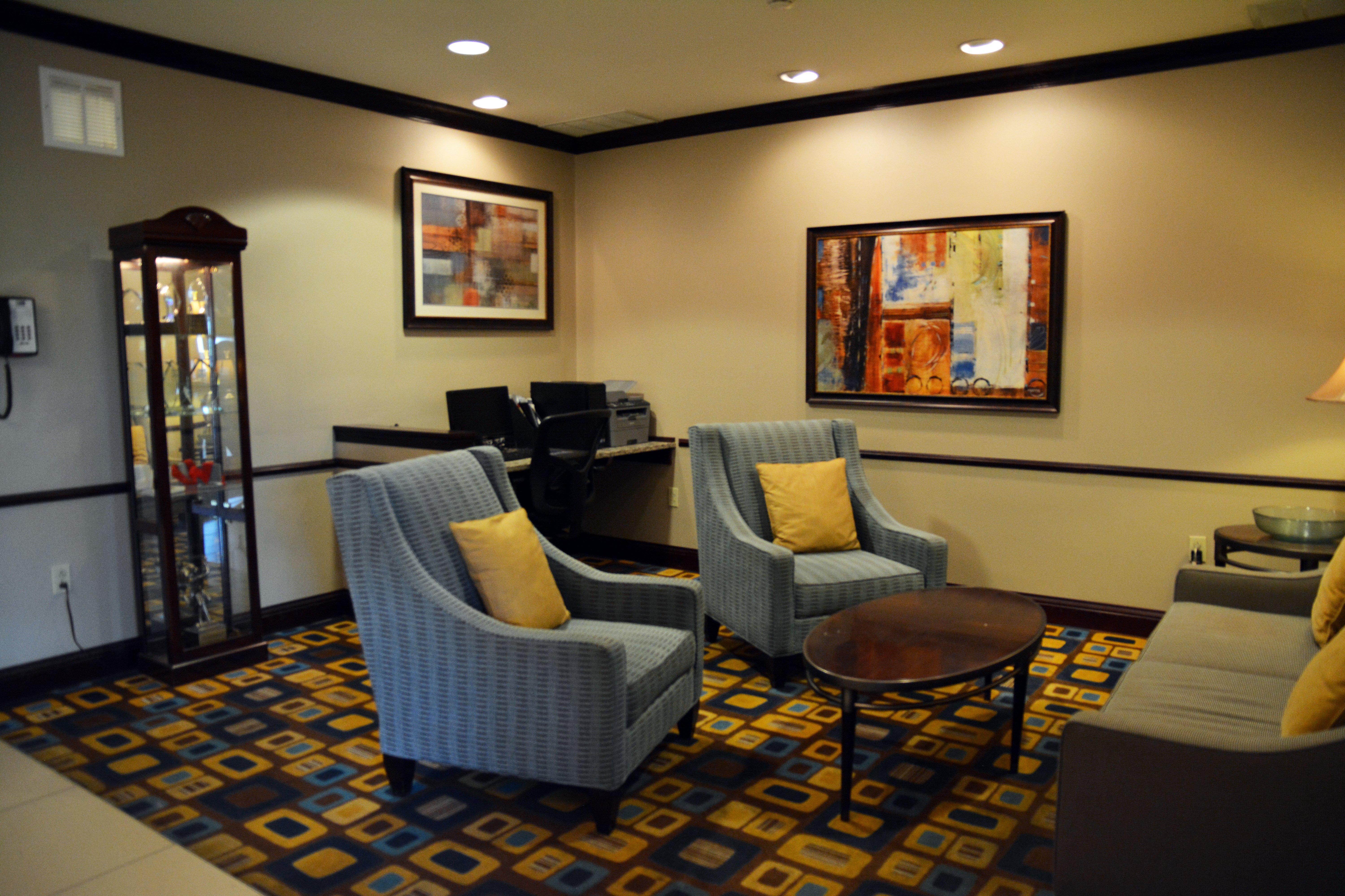 Holiday Inn Express & Suites Youngstown West I 80, An Ihg Hotel Exterior photo
