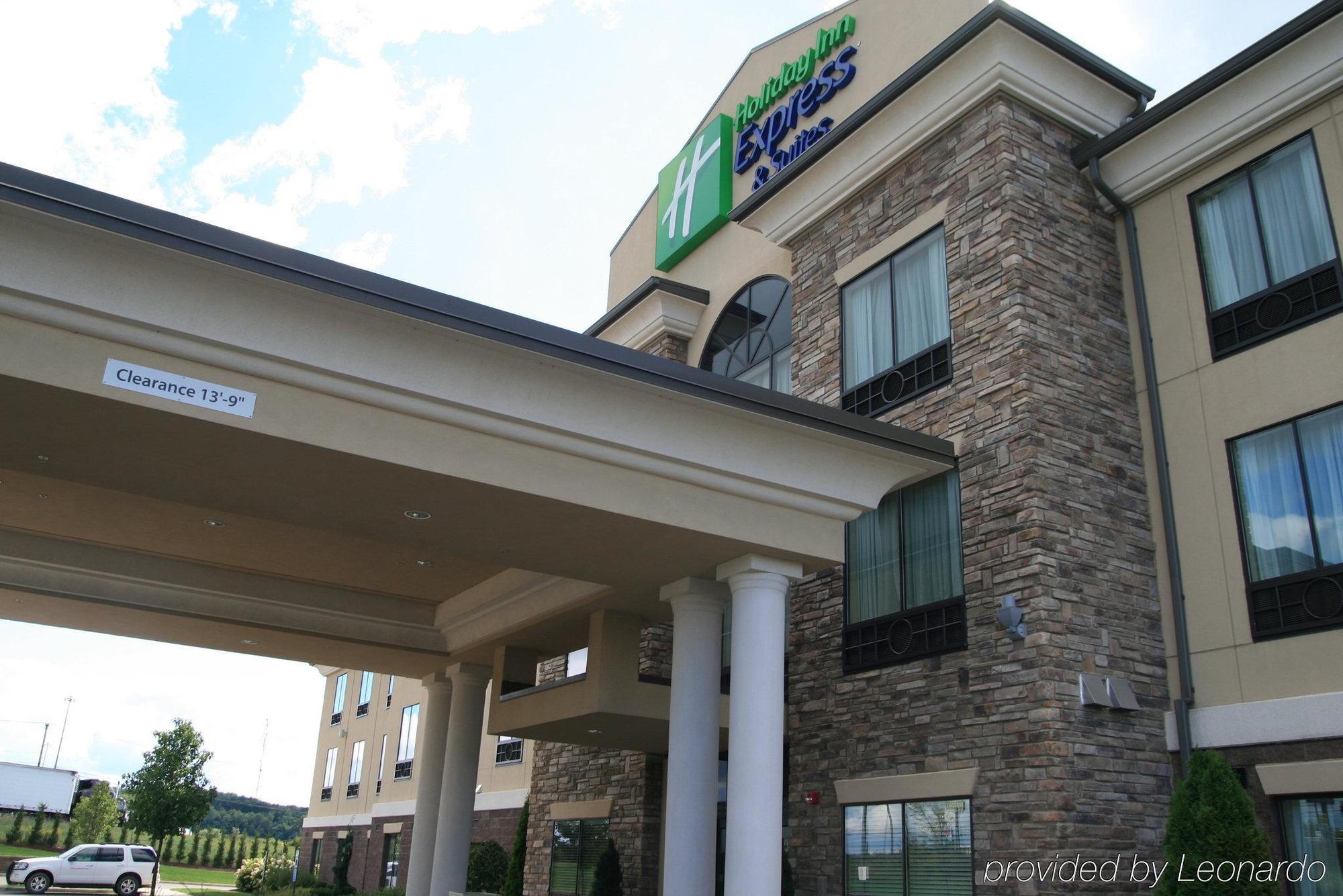 Holiday Inn Express & Suites Youngstown West I 80, An Ihg Hotel Exterior photo