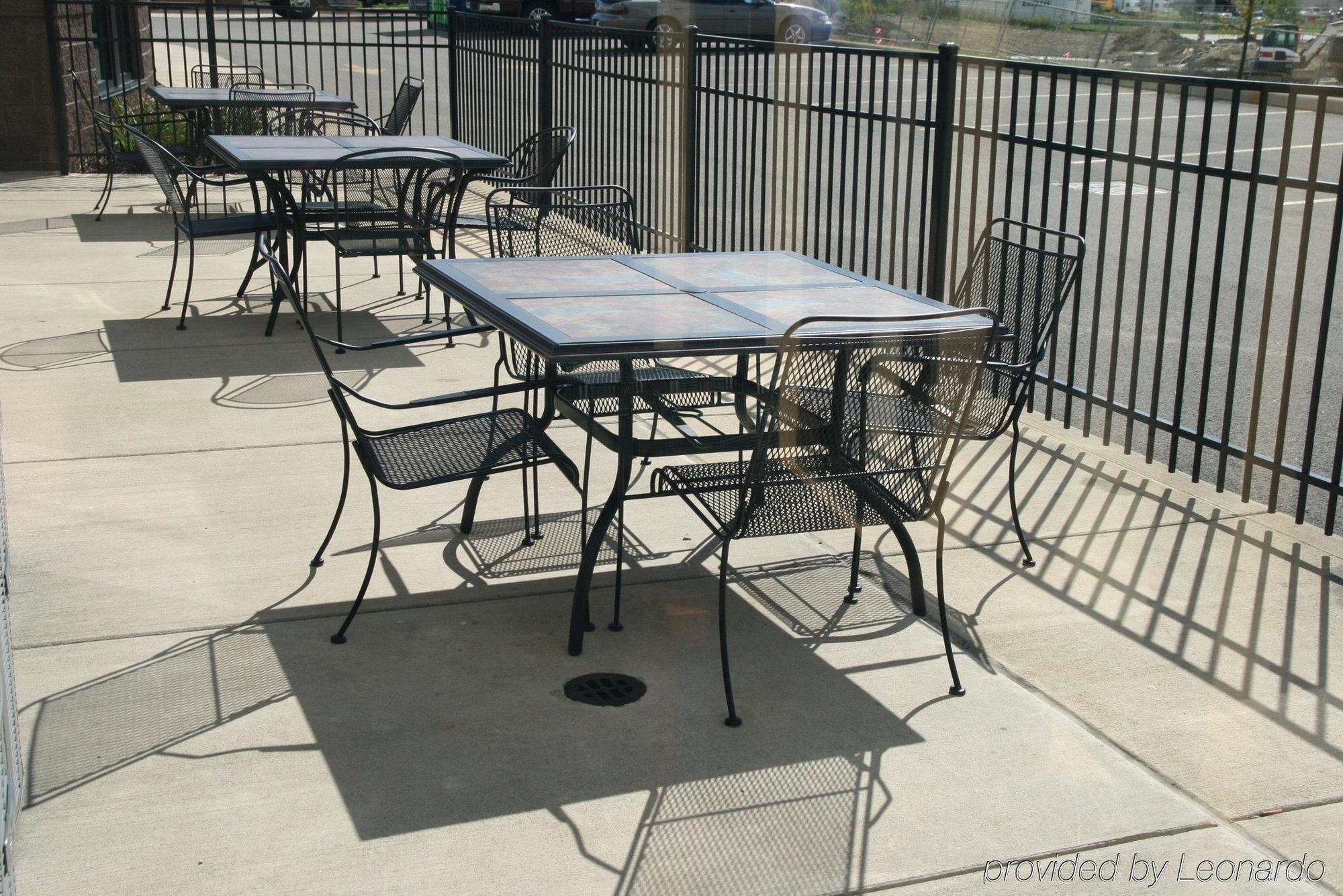 Holiday Inn Express & Suites Youngstown West I 80, An Ihg Hotel Exterior photo