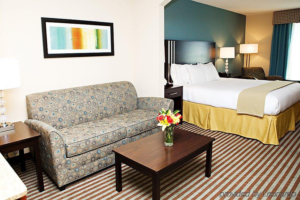 Holiday Inn Express & Suites Youngstown West I 80, An Ihg Hotel Room photo
