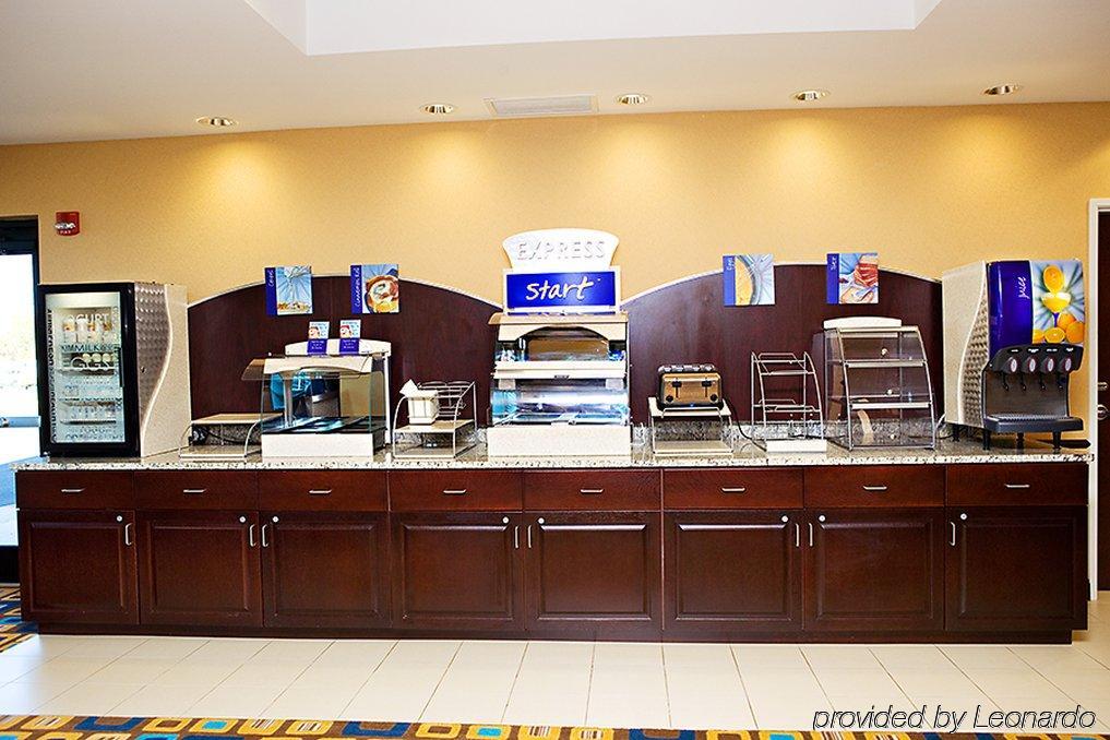 Holiday Inn Express & Suites Youngstown West I 80, An Ihg Hotel Restaurant photo