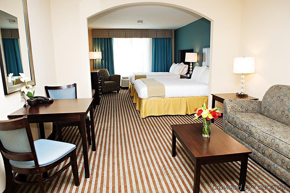 Holiday Inn Express & Suites Youngstown West I 80, An Ihg Hotel Room photo