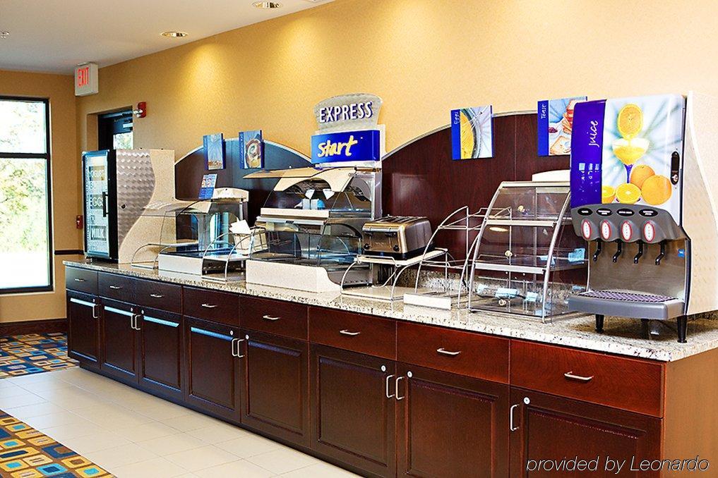 Holiday Inn Express & Suites Youngstown West I 80, An Ihg Hotel Restaurant photo