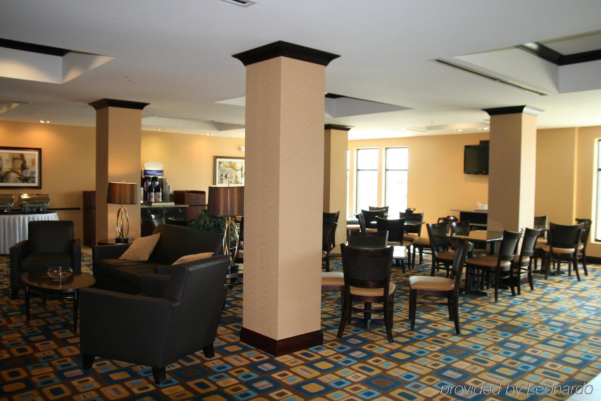 Holiday Inn Express & Suites Youngstown West I 80, An Ihg Hotel Exterior photo