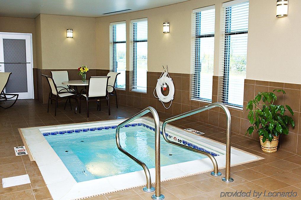 Holiday Inn Express & Suites Youngstown West I 80, An Ihg Hotel Facilities photo