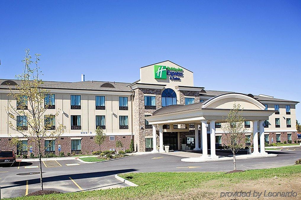 Holiday Inn Express & Suites Youngstown West I 80, An Ihg Hotel Exterior photo