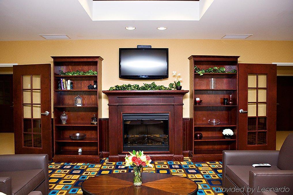 Holiday Inn Express & Suites Youngstown West I 80, An Ihg Hotel Room photo