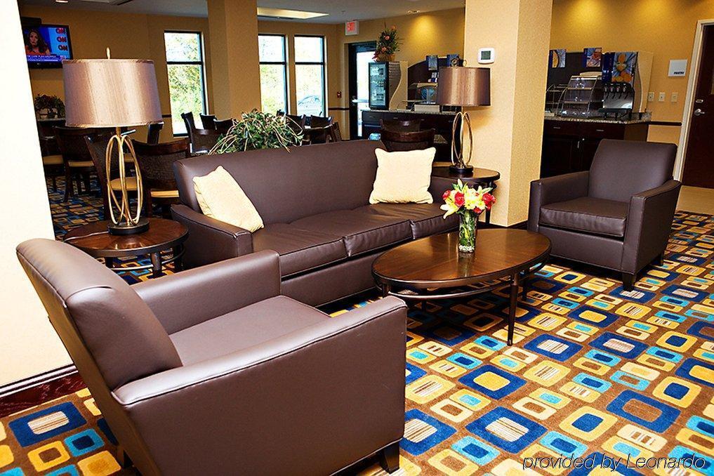 Holiday Inn Express & Suites Youngstown West I 80, An Ihg Hotel Interior photo