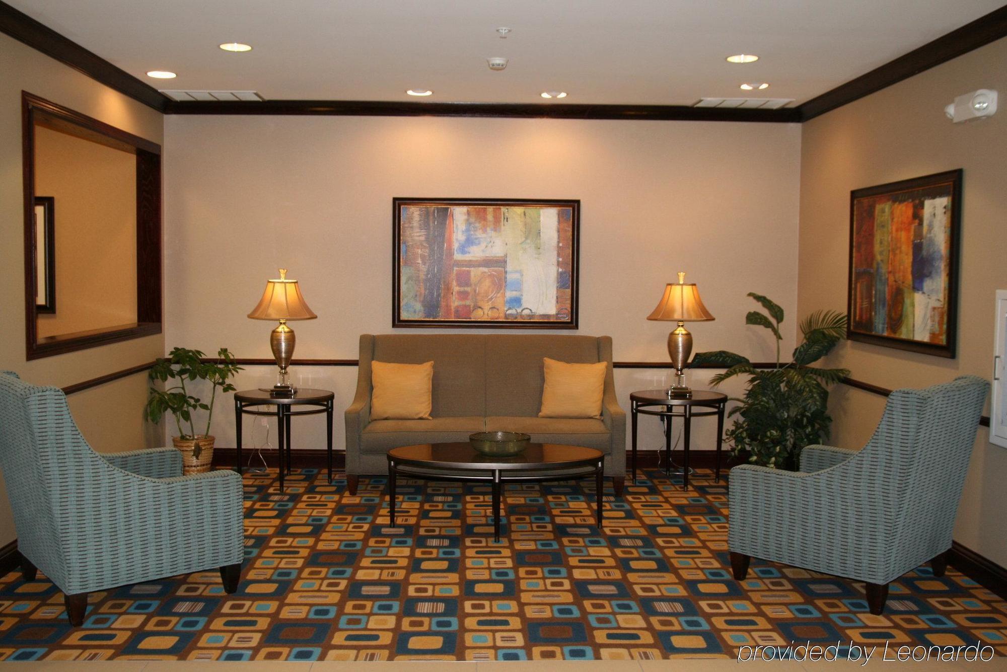Holiday Inn Express & Suites Youngstown West I 80, An Ihg Hotel Exterior photo