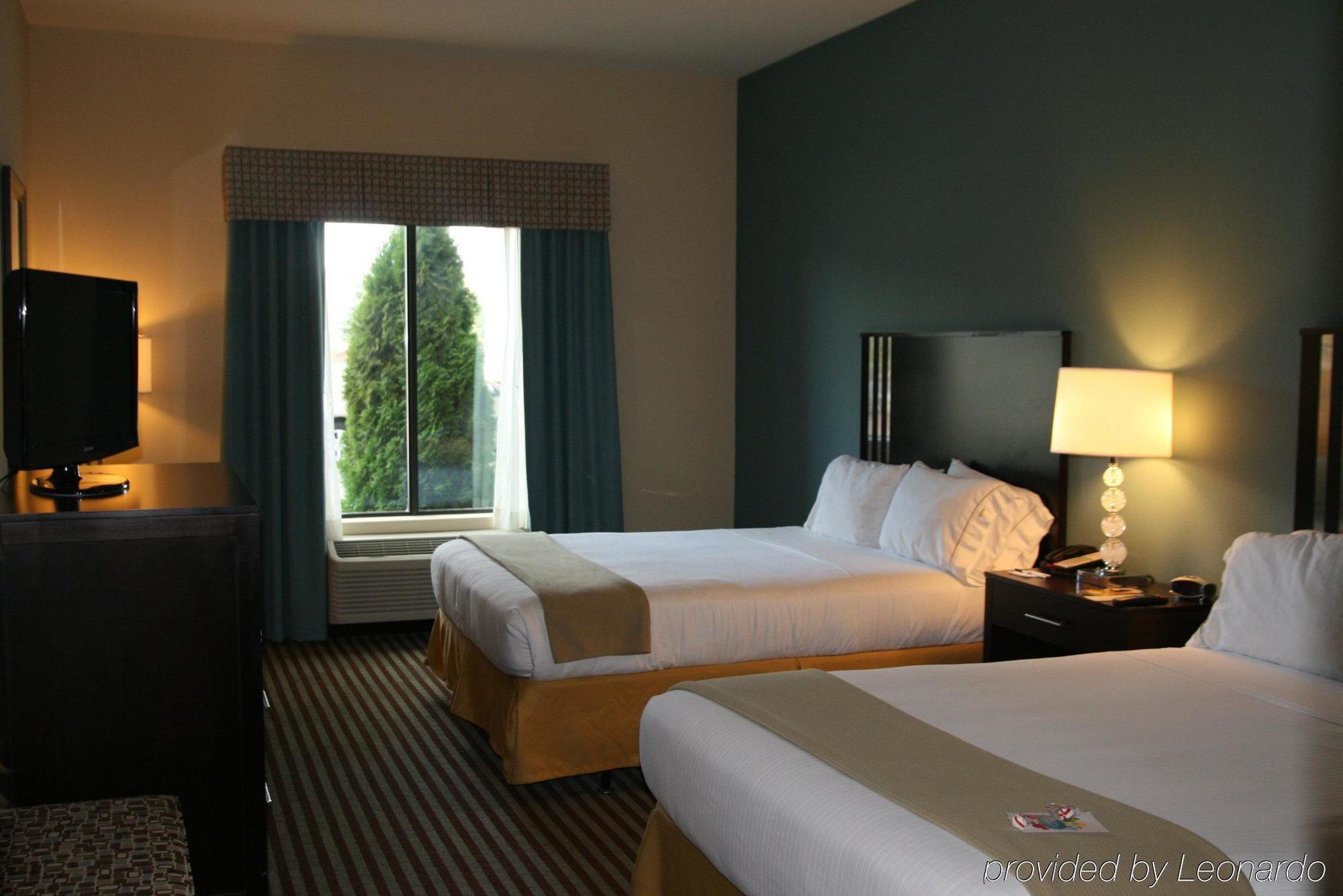 Holiday Inn Express & Suites Youngstown West I 80, An Ihg Hotel Exterior photo