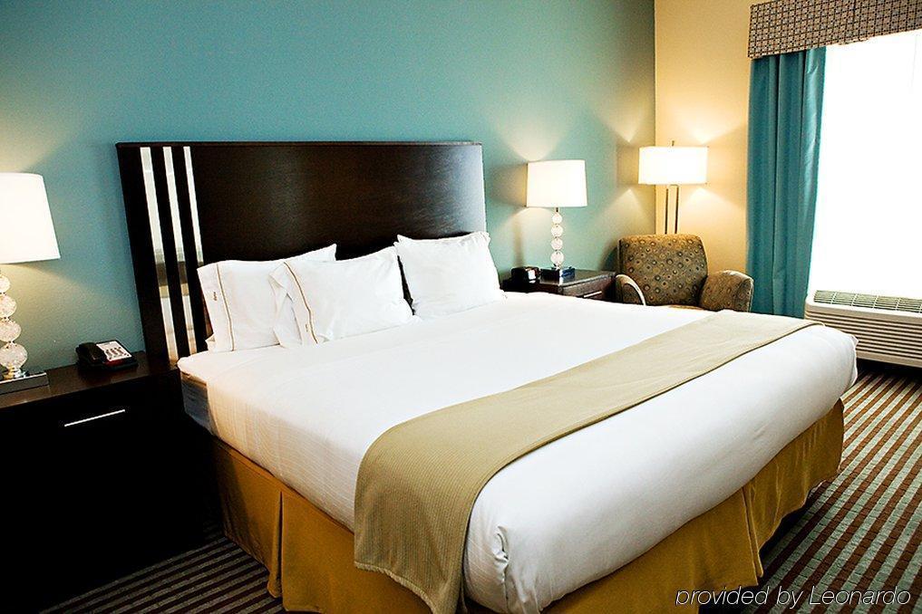 Holiday Inn Express & Suites Youngstown West I 80, An Ihg Hotel Room photo