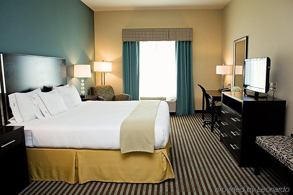 Holiday Inn Express & Suites Youngstown West I 80, An Ihg Hotel Room photo