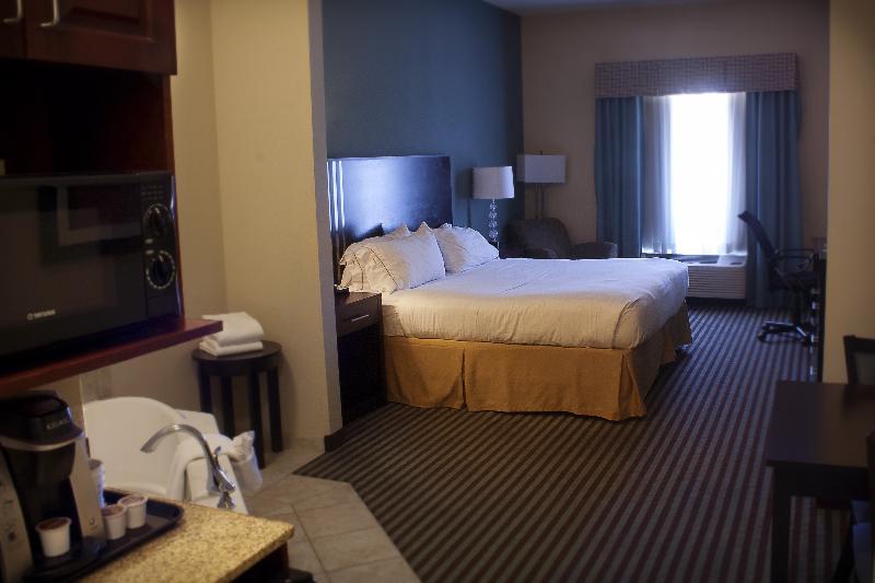 Holiday Inn Express & Suites Youngstown West I 80, An Ihg Hotel Exterior photo